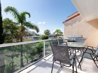 3 'Frangipani', 30 Leonard Avenue - great townhouse with air con Guest house, Shoal Bay - 4