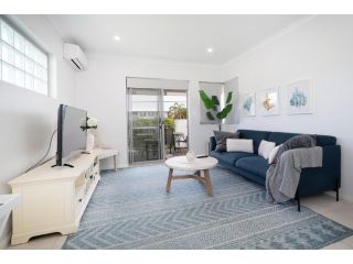 3 Fresh Sparkling Fisher 2 bed 2 bath sleeps 5 Belmont/Cloverdale Apartment, Perth - 2