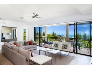 3 Hilltop Villas White Water Views from the Heart of Sunshine Apartment, Sunshine Beach - 2