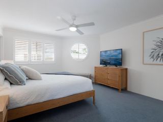 3 'Pelican Sands', 83 Soldiers Point Rd - stunning waterfront unit with magical water views & air conditioning Apartment, Soldiers Point - 1