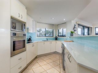 3 'Peninsula Waters', 2-4 Soldiers Point Rd - Beautiful Air Conditioned Unit with Pool, Lift & WIFI Apartment, Soldiers Point - 5