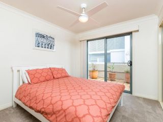 3 'Peninsula Waters', 2-4 Soldiers Point Rd - Beautiful Air Conditioned Unit with Pool, Lift & WIFI Apartment, Soldiers Point - 4