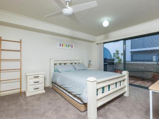 3 'Peninsula Waters', 2-4 Soldiers Point Rd - Beautiful Air Conditioned Unit with Pool, Lift & WIFI Apartment, Soldiers Point - 2