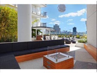 3 Saint Kilda Road Apartment, Melbourne - 4
