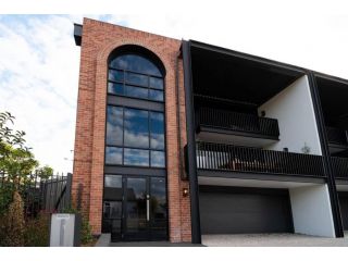 3 Story Townhouse In The Middle Of The City Apartment, Launceston - 2