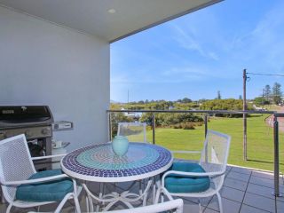 3 The Pier on The Myall River Guest house, Tea Gardens - 4