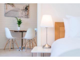 Terrace Road Light bright one bedroom river view Apartment, Perth - 4