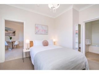 Terrace Road Light bright one bedroom river view Apartment, Perth - 2