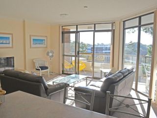 30 'The Commodore' 9-11 Donald Street - fabulous 3 bedroom 2 bathroom 2 carspaces Apartment, Nelson Bay - 5