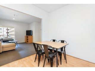 304 Superior One Bedroom - big beautiful Apartment, Perth - 4