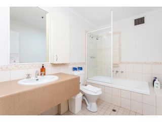 304 Superior One Bedroom - big beautiful Apartment, Perth - 5