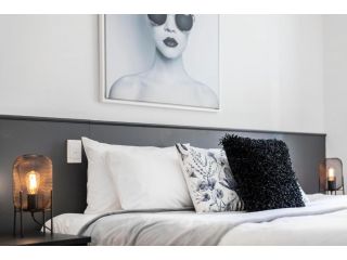 304 Superior One Bedroom - big beautiful Apartment, Perth - 2