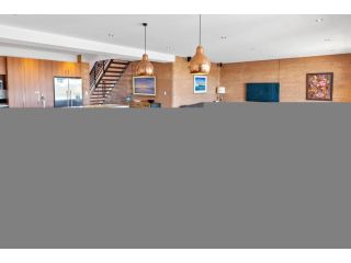 31 Inggarda Lane - Spectacular Views with a Private Jetty Guest house, Exmouth - 1