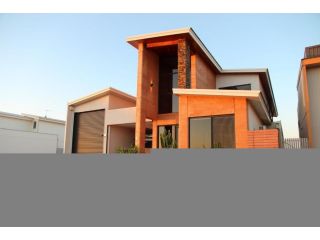 31 Inggarda Lane - Spectacular Views with a Private Jetty Guest house, Exmouth - 2