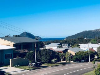 31 Kerrigan St - large home with water views & boat parking Guest house, Nelson Bay - 2