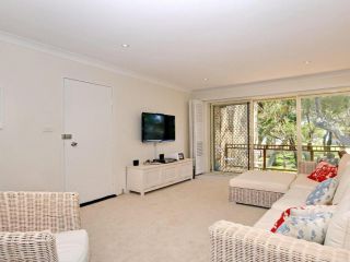 32 'Bay Parklands', 2 Gowrie Avenue - fantastic unit with air conditioning, pool, tennis court & spa Apartment, Shoal Bay - 1