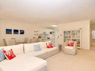 32 'Bay Parklands', 2 Gowrie Avenue - fantastic unit with air conditioning, pool, tennis court & spa Apartment, Shoal Bay - 4
