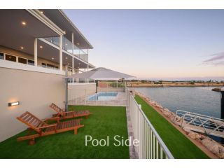 32 Corella Court - Private Jetty and Pool Guest house, Exmouth - 2