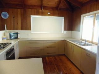 33 Cooloola Drive - Rainbow Beach, Walk to the beach, pet friendly Guest house, Rainbow Beach - 3