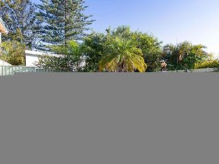 33 Gloucester St -huge holiday house in Nelson Bay with pool and stunning water views Guest house, Nelson Bay - 2