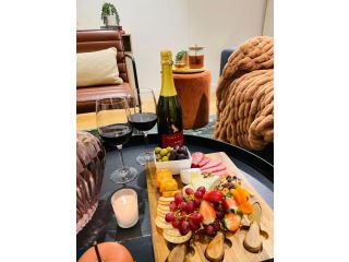 Cozy 1 bed Apt & Spa,Free Parking ,Phenomena Views Apartment, Melbourne - 3