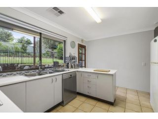 35 Calwalla Crescent, Port Macquarie Guest house, Port Macquarie - 5