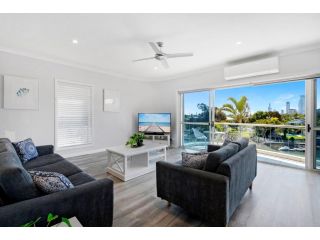 3br Broadbeach Lakefront Apartment Apartment, Gold Coast - 3