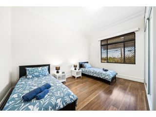 4 Bedroom house 500M to Drummoyne Bay Run Guest house, Sydney - 5