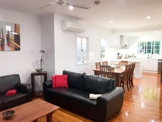 4 bedroom house - Walk to Southbank Guest house, Brisbane - 3