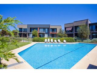 4 Bedroom Townhouse - Pool and Tennis Court Access Apartment, Torquay - 2