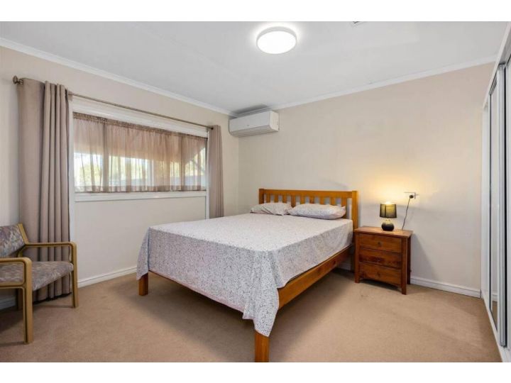 4-Bedroome home, new bathrooms and close to town Guest house, Kalgoorlie - imaginea 1