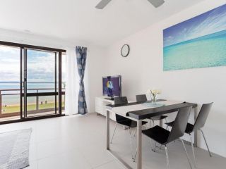 4 'Collendina', 19 Kurrawa Close - fantastic water views and sea breezes Apartment, Nelson Bay - 3