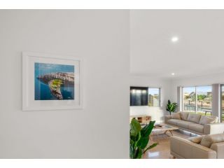 4 Corella Court - Brand New Magnificent Marina Home With Wi-Fi Guest house, Exmouth - 4