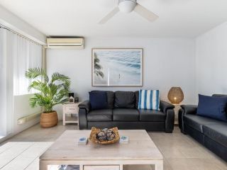 4 'Fleetwood' 63 Shoal Bay Rd - Air conditioned, freshly painted unit with WIFI & magnificent water views Apartment, Shoal Bay - 4