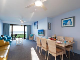 4 'Harbourside' 3-7 Soldiers Point Road - ground floor on the waterfront Apartment, Soldiers Point - 2