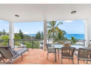 4 Hilltop Villas Enjoy Ocean Views From The Heart Of The Village Apartment, Sunshine Beach - 1