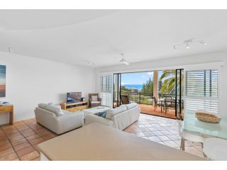 4 Hilltop Villas Enjoy Ocean Views From The Heart Of The Village Apartment, Sunshine Beach - 4