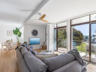 4 'Villa Ellisa', 10 Columbia Close - beautiful unit with beautiful water views at Little Beach Apartment, Nelson Bay - 3