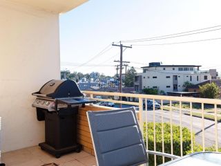 4 'Yarramundi' 47 Magnus Street - air conditioned unit with water views Guest house, Nelson Bay - 4