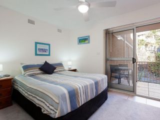 4 'Yarramundi' 47 Magnus Street - air conditioned unit with water views Guest house, Nelson Bay - 3