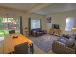 406 Back Porepunkah Road, Bright Apartment, Bright - 4