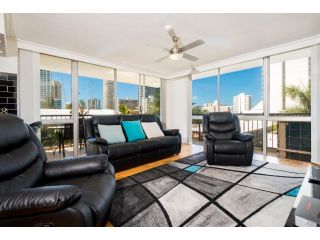SPACIOUS RESORT STYLE APARTMENT and PARKING INC Apartment, Gold Coast - 1