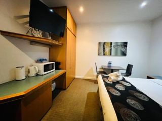 408 Lovely one BR ex hotel ensuite room in city Apartment, Adelaide - 1