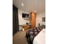 408 Lovely one BR ex hotel ensuite room in city Apartment, Adelaide - thumb 14