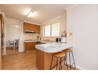 42 Rosemary Lane Â· Central Orange ~ Spacious Family Home ~ Quiet Lane Guest house, Orange - 5