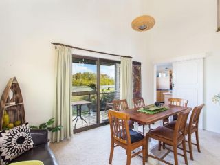 Waterfront at Point Road Guest house, Tuncurry - 5