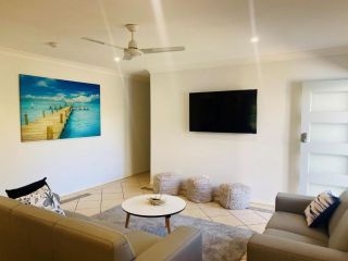 44 Cypress Avenue - Holiday home in a quiet location, close to patrolled beach and CBD Guest house, Rainbow Beach - 1