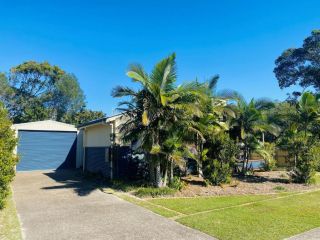44 Cypress Avenue - Holiday home in a quiet location, close to patrolled beach and CBD Guest house, Rainbow Beach - 3