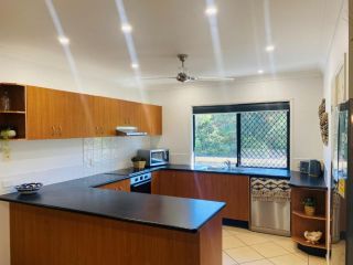 44 Cypress Avenue - Holiday home in a quiet location, close to patrolled beach and CBD Guest house, Rainbow Beach - 5