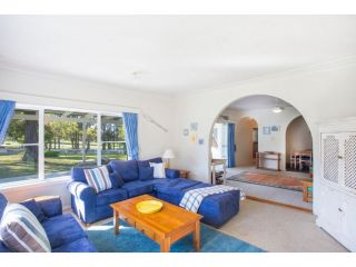 45 Golf Ave - Superb Location Guest house, Mollymook - 1